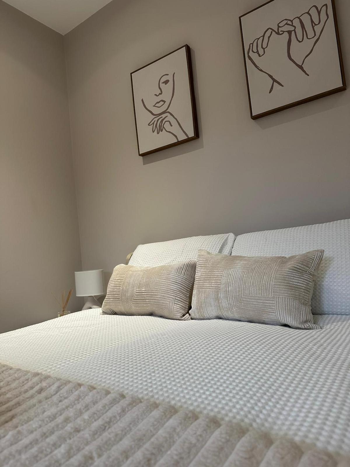 Richardson Deluxe Apartments - 3 Bed Лондон Екстериор снимка