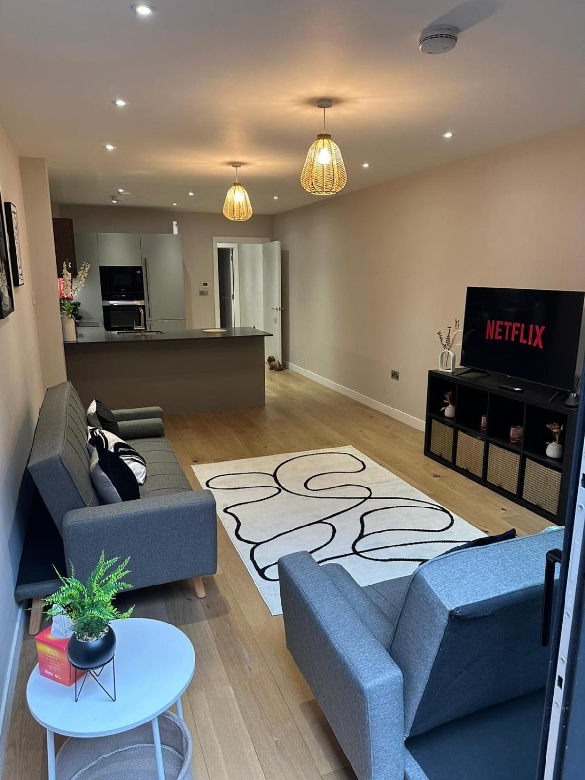 Richardson Deluxe Apartments - 3 Bed Лондон Екстериор снимка