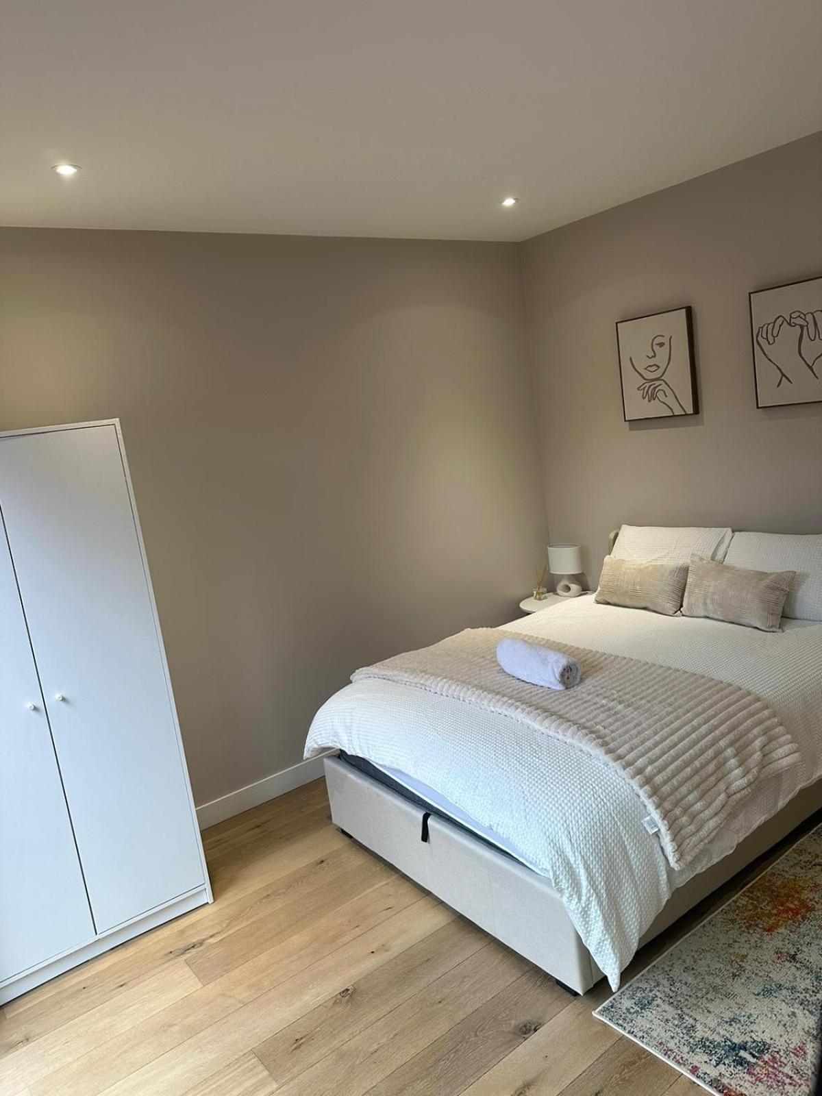 Richardson Deluxe Apartments - 3 Bed Лондон Екстериор снимка